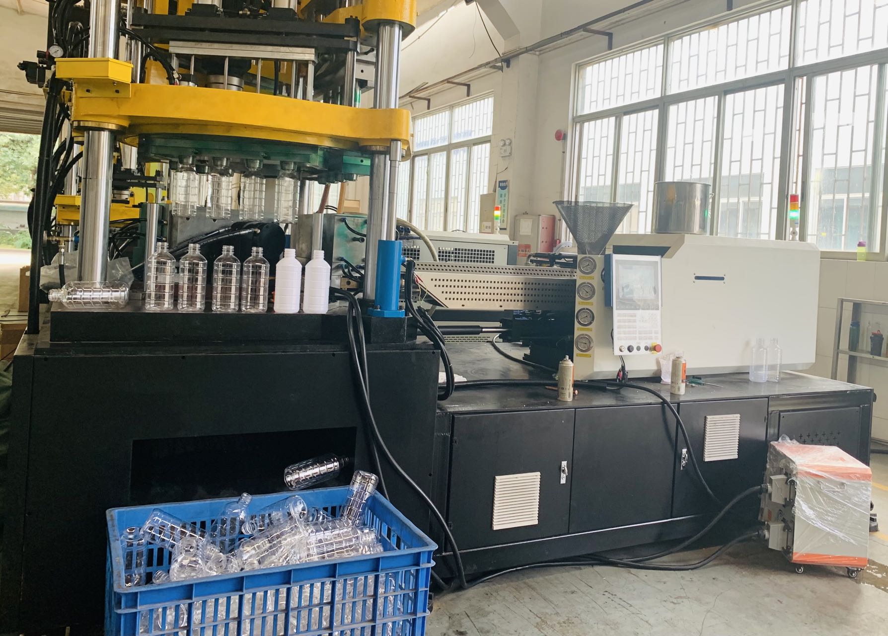 3-Station vs 4-Station ISBM Machines: Which Fits Your Bottle Design?
