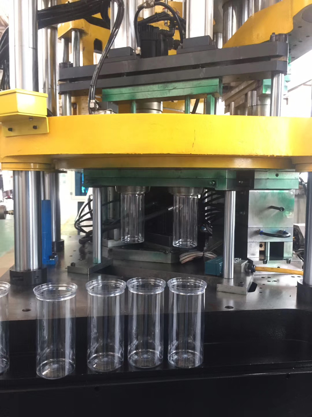 How Jars Cans Injection Stretch Blow Molding Machines Improve Wide-Mouth Container Quality